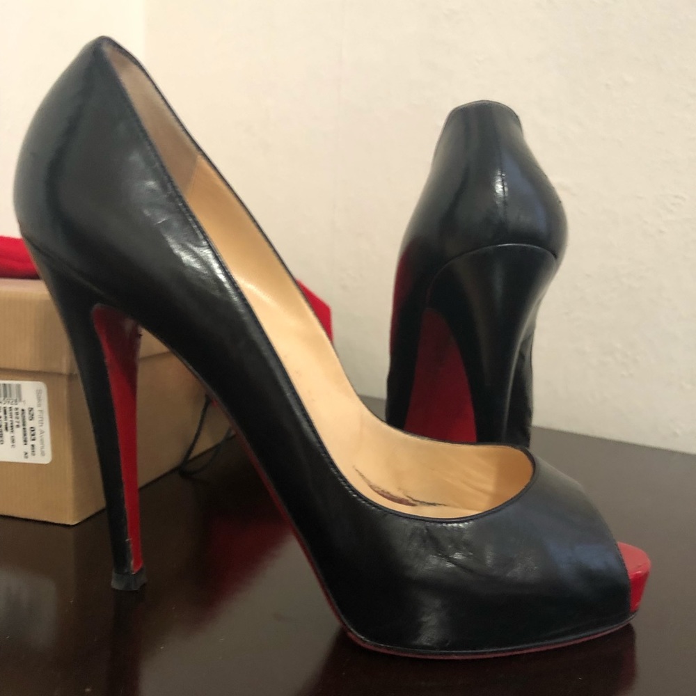 Christian Louboutin Very Prive Peep Toe Size 39